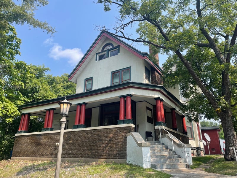 680 Greenbrier St, Saint Paul, MN 55106