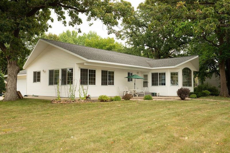 512 7th Ave NW, Waseca, MN 56093
