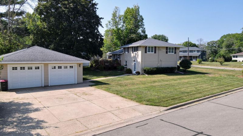 385 Cannon View Dr, Red Wing, MN 55066