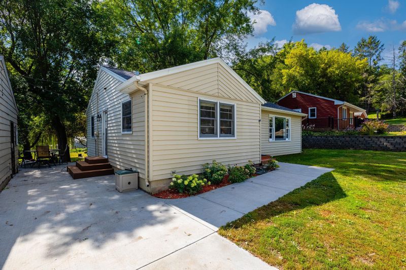 605 Cedar St, Henderson, MN 56044