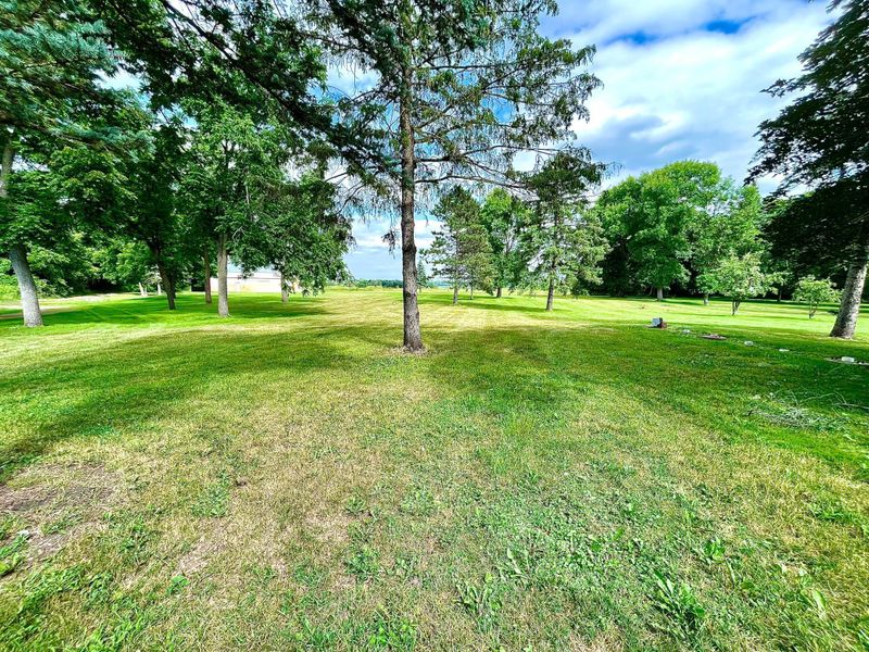 1317 9th St NE, Montgomery, MN 56069