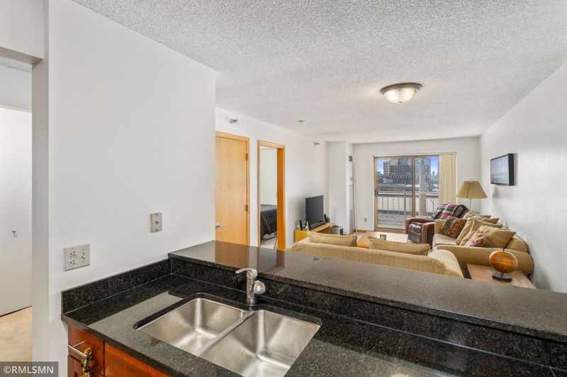 401 1st St S #921, Minneapolis, MN 55401