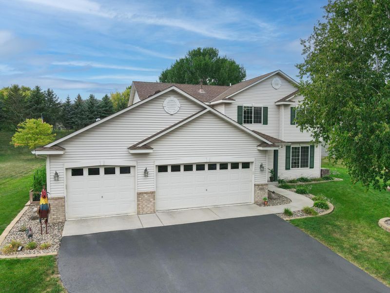 2505 Schneider Ct, Chaska, MN 55318