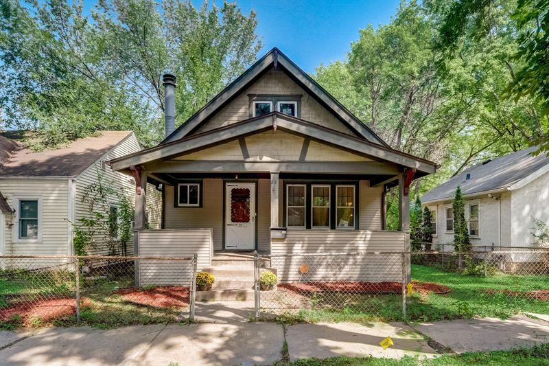 211 Curtice St E, Saint Paul, MN 55107