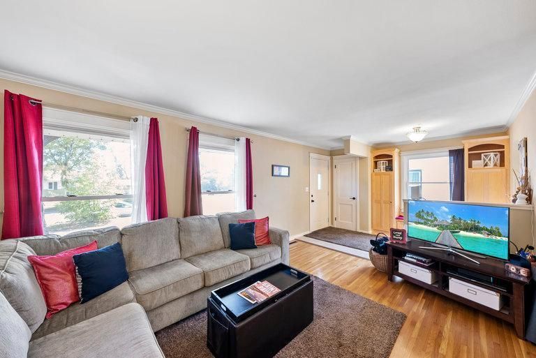 2101 Ivy Ave E, Saint Paul, MN 55119