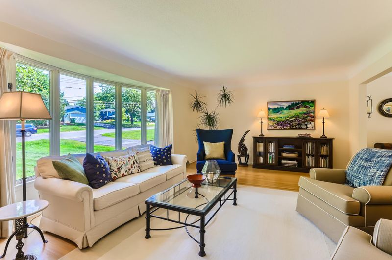 3011 Chatsworth St N, Roseville, MN 55113
