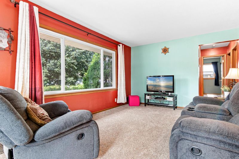 901 Sunkist Pw, Brooklyn Park, MN 55444