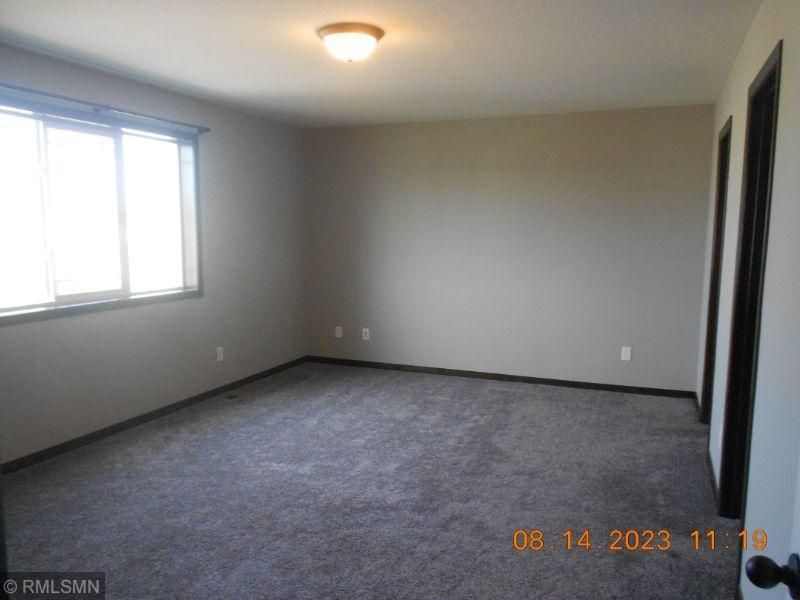 944 Moline Loop NW, Isanti, MN 55040