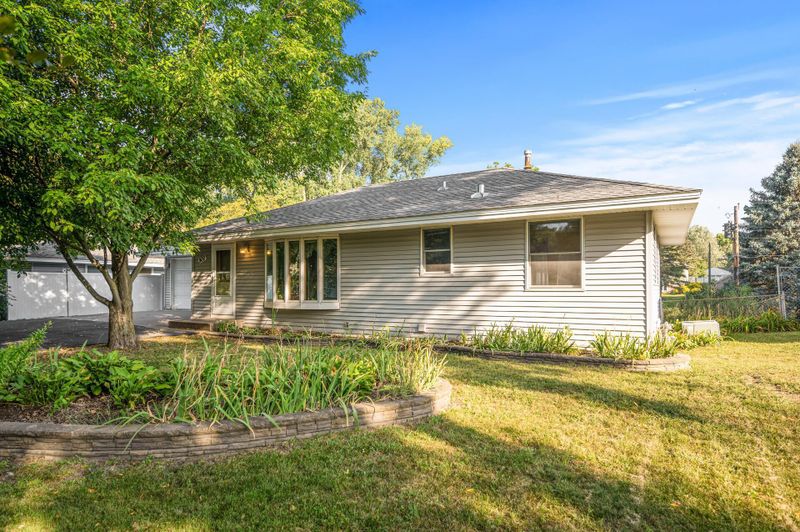 909 Woody Ln NW, Coon Rapids, MN 55448