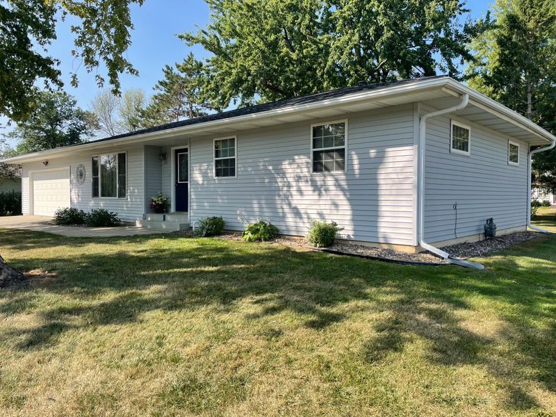 317 4th St NE, Grand Meadow, MN 55936