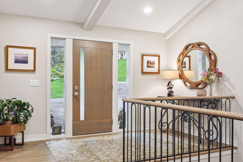 18225 Hermitage Way, Minnetonka, MN 55345