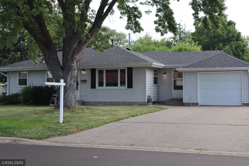 8221 16th Ave S, Bloomington, MN 55425