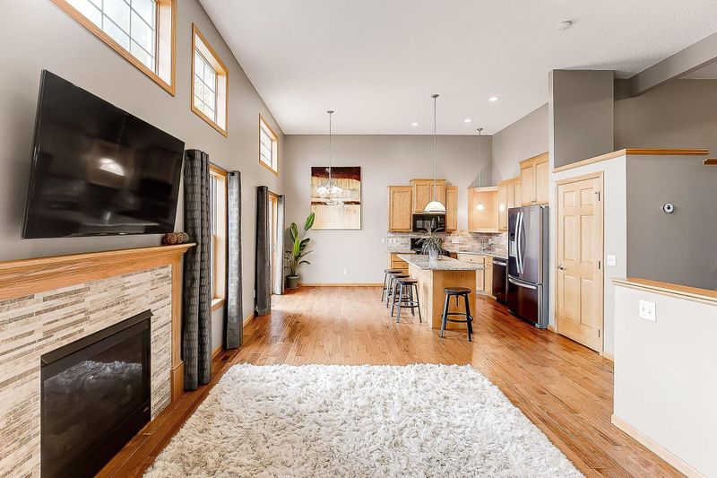 8512 Lakeview Ter, Savage, MN 55378