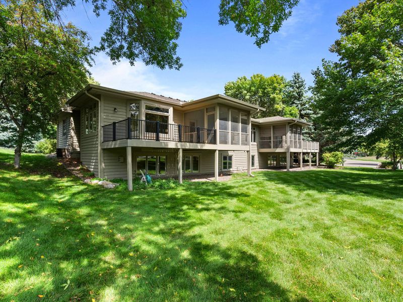 8942 Garland Ct, Eden Prairie, MN 55347