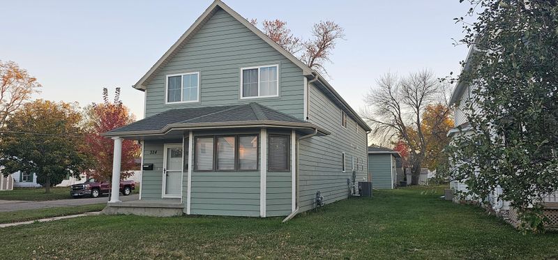 324 2nd St NE, Pipestone, MN 56164