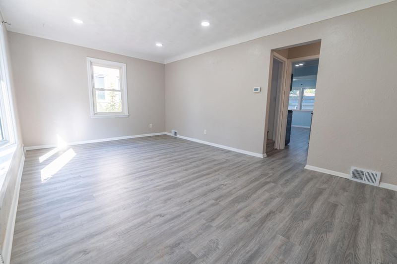1643 Iowa Ave E, Saint Paul, MN 55106