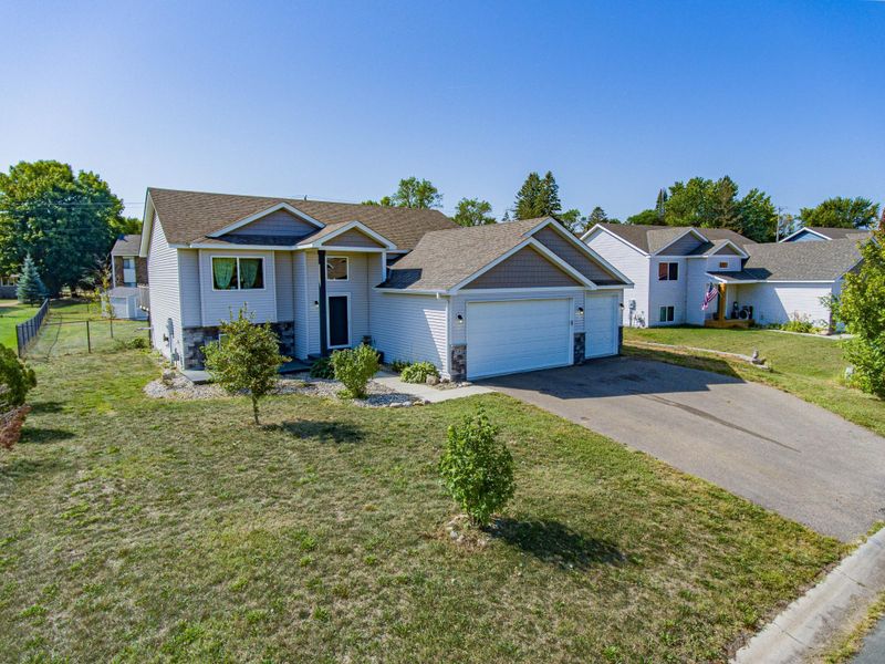 581 Park St E, New Germany, MN 55367