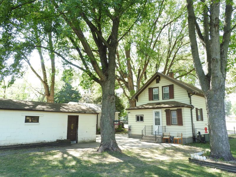 531 1st St S, Winsted, MN 55395