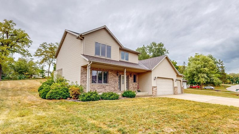 2521 Elmcroft Dr SW, Rochester, MN 55902
