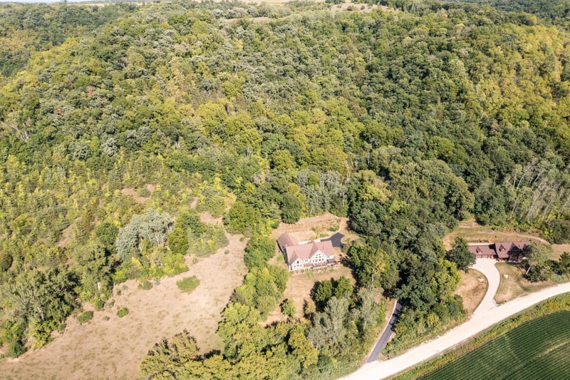 24040 Pfeiffer Hill Rd, Winona, MN 55987