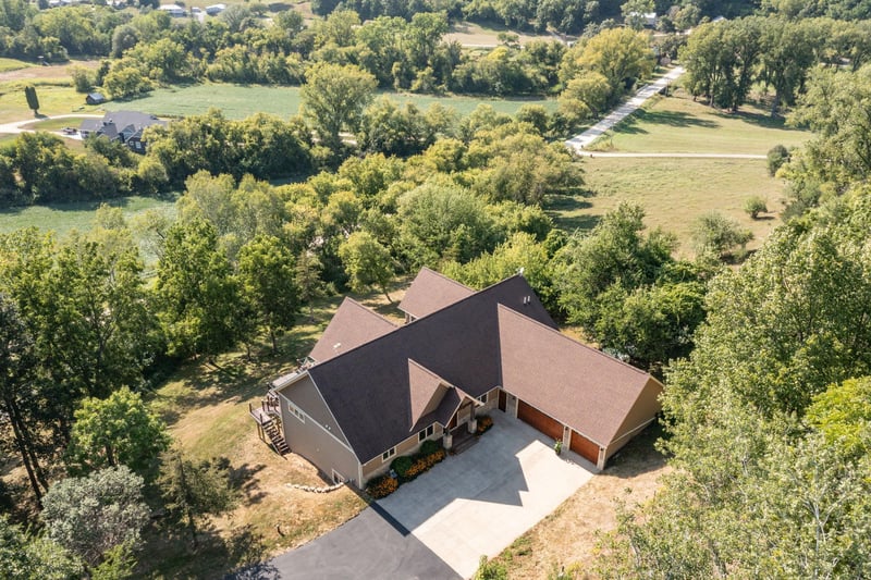 24040 Pfeiffer Hill Rd, Winona, MN 55987