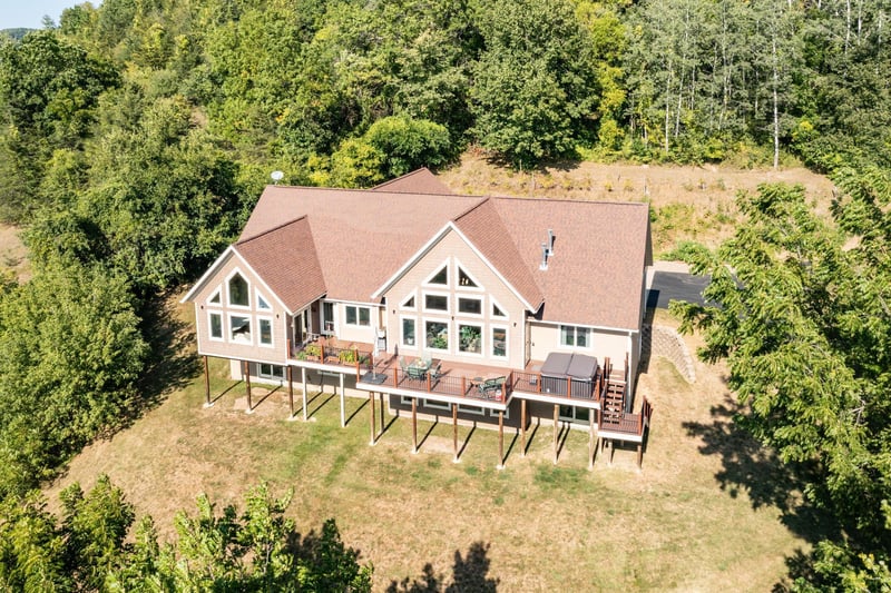 24040 Pfeiffer Hill Rd, Winona, MN 55987