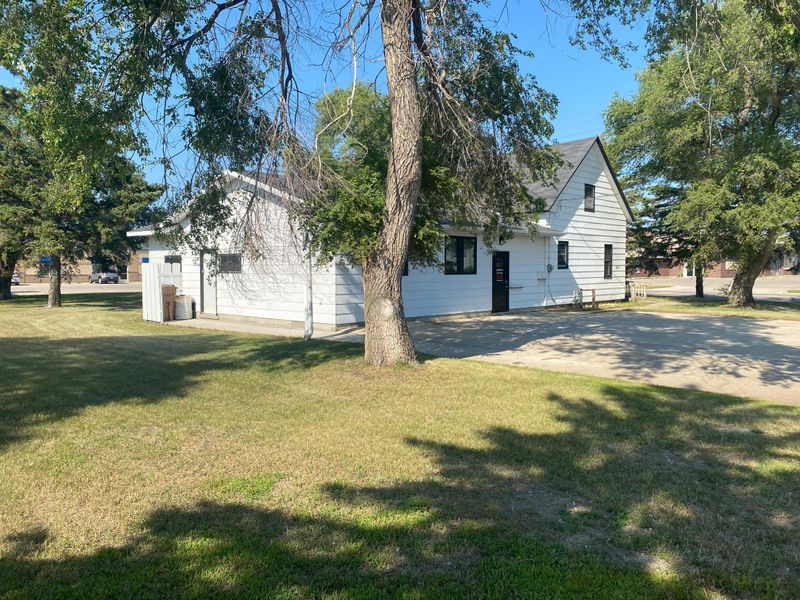 670 3rd Ave SE, Perham, MN 56573