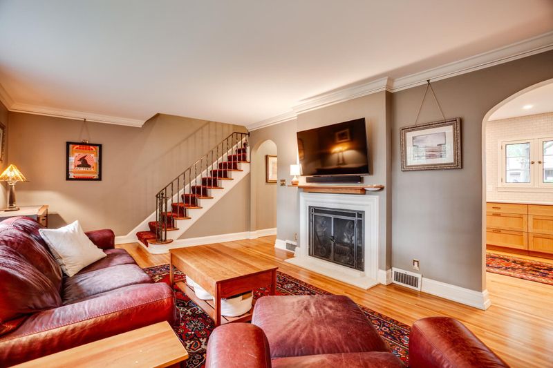 1924 E River Ter, Minneapolis, MN 55414