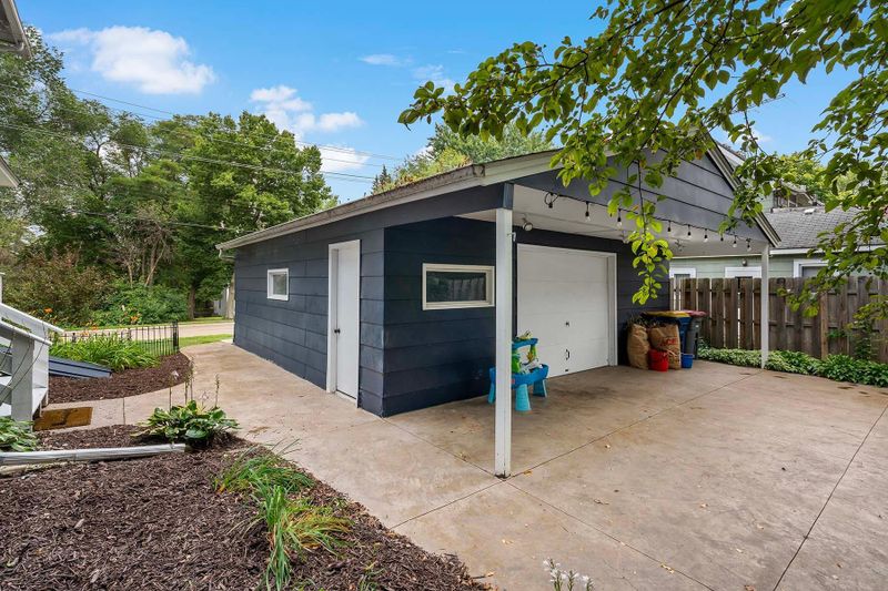 105 4th Ave SW, Faribault, MN 55021