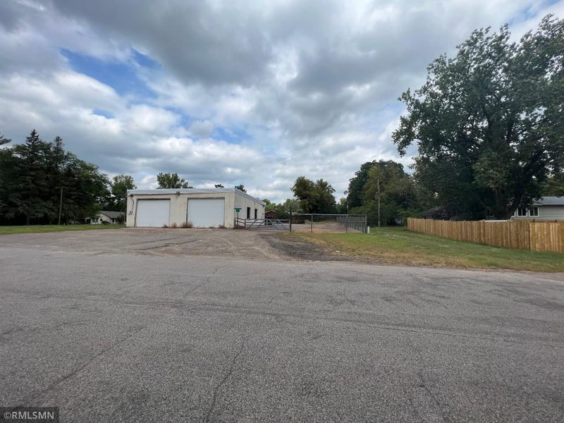 706 9th St N, Princeton, MN 55371