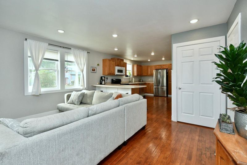 S3586 Chicken Valley Rd, Fountain City, WI 54629