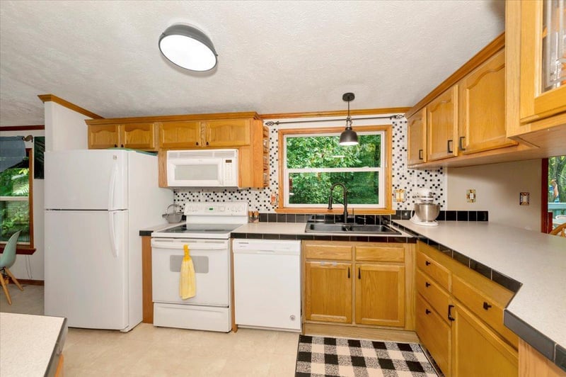 7170 S Dougs Cir, Lake Nebagamon, WI 54849