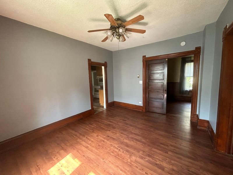 403 1st St SE, Fairfax, MN 55332
