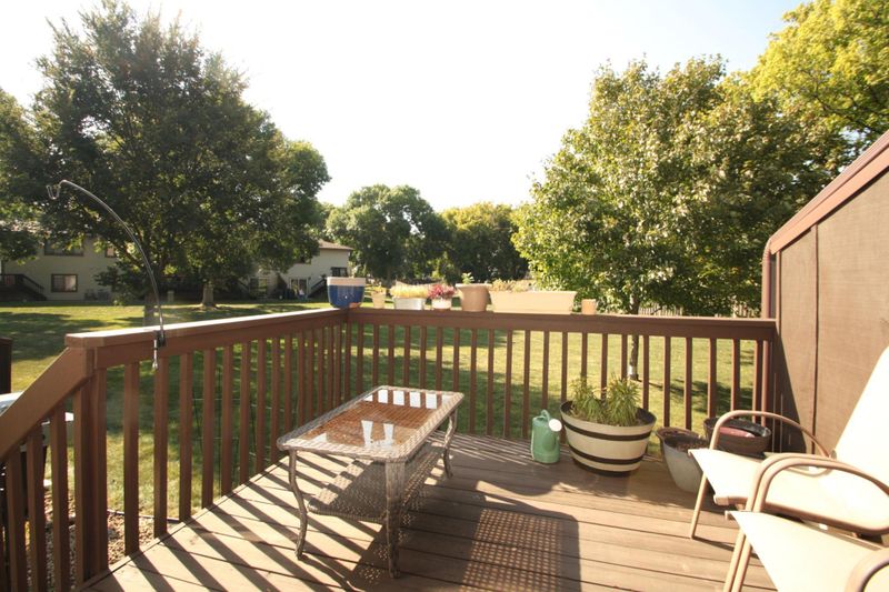 8832 N Maplebrook Ct, Brooklyn Park, MN 55445