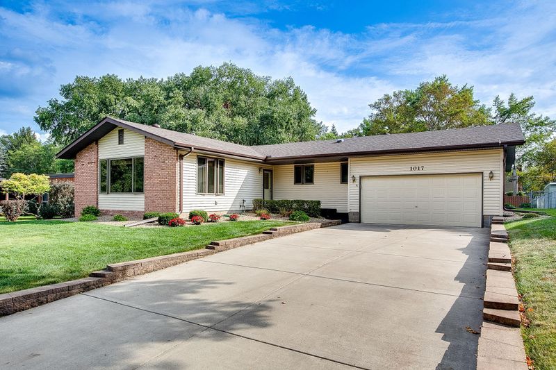 1017 21st St W, Hastings, MN 55033