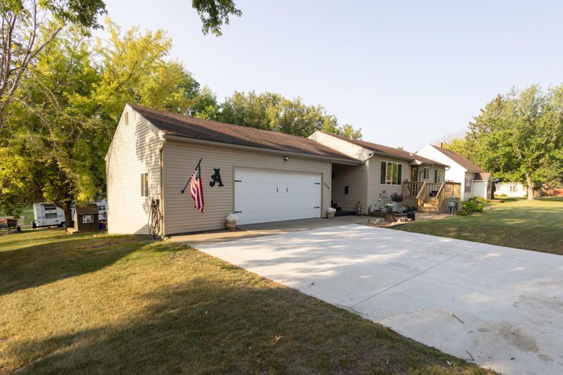 606 E Gustavus Ave, Fergus Falls, MN 56537