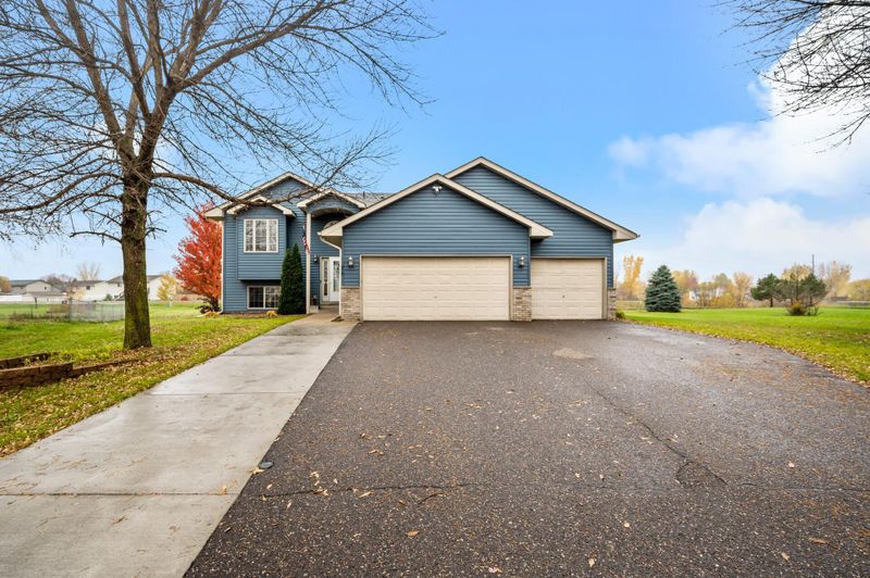 1576 Cedar Dr, Cambridge, MN 55008
