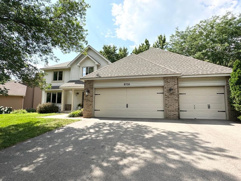 8735 Flamingo Dr, Chanhassen, MN 55317