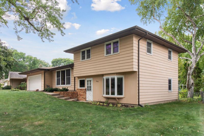 2040 Inca Ln, New Brighton, MN 55112