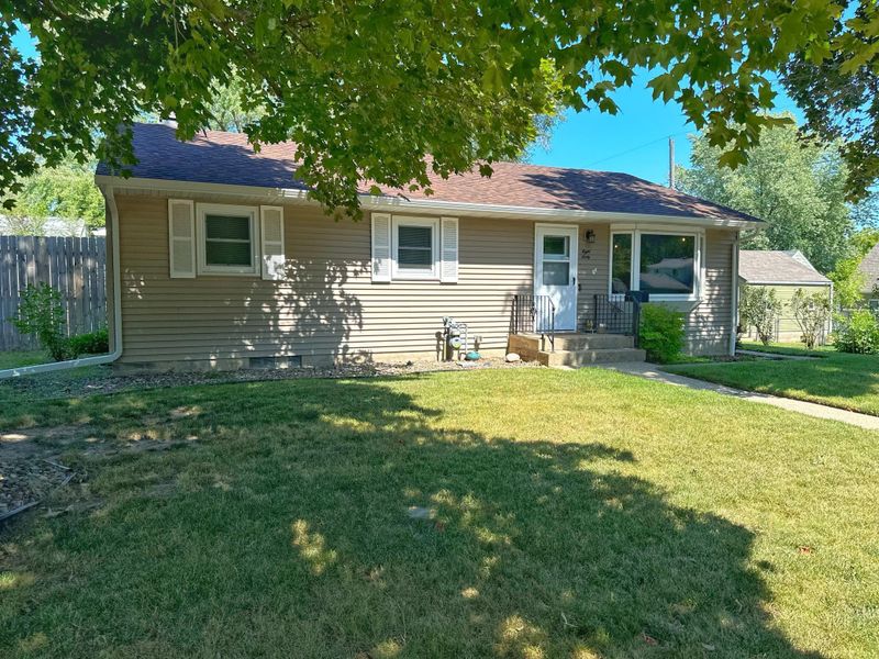 860 11th St SW, Faribault, MN 55021