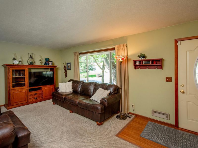 8087 Hyde Ave S, Cottage Grove, MN 55016