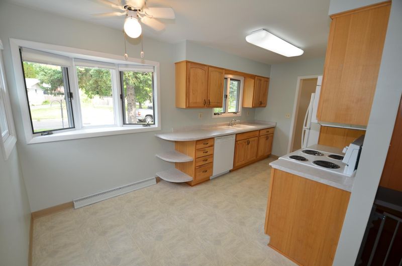 610 Maple Bend Dr, Duluth, MN 55811