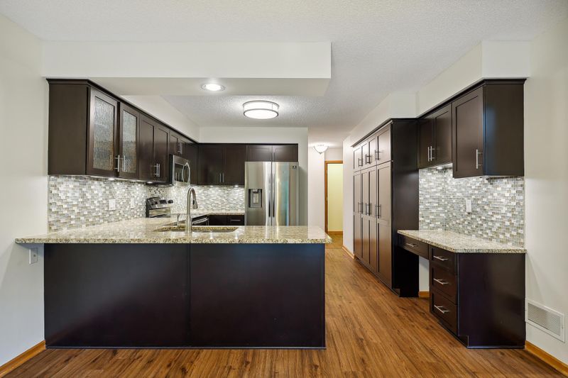 6255 Sequoia Cir, Eden Prairie, MN 55346