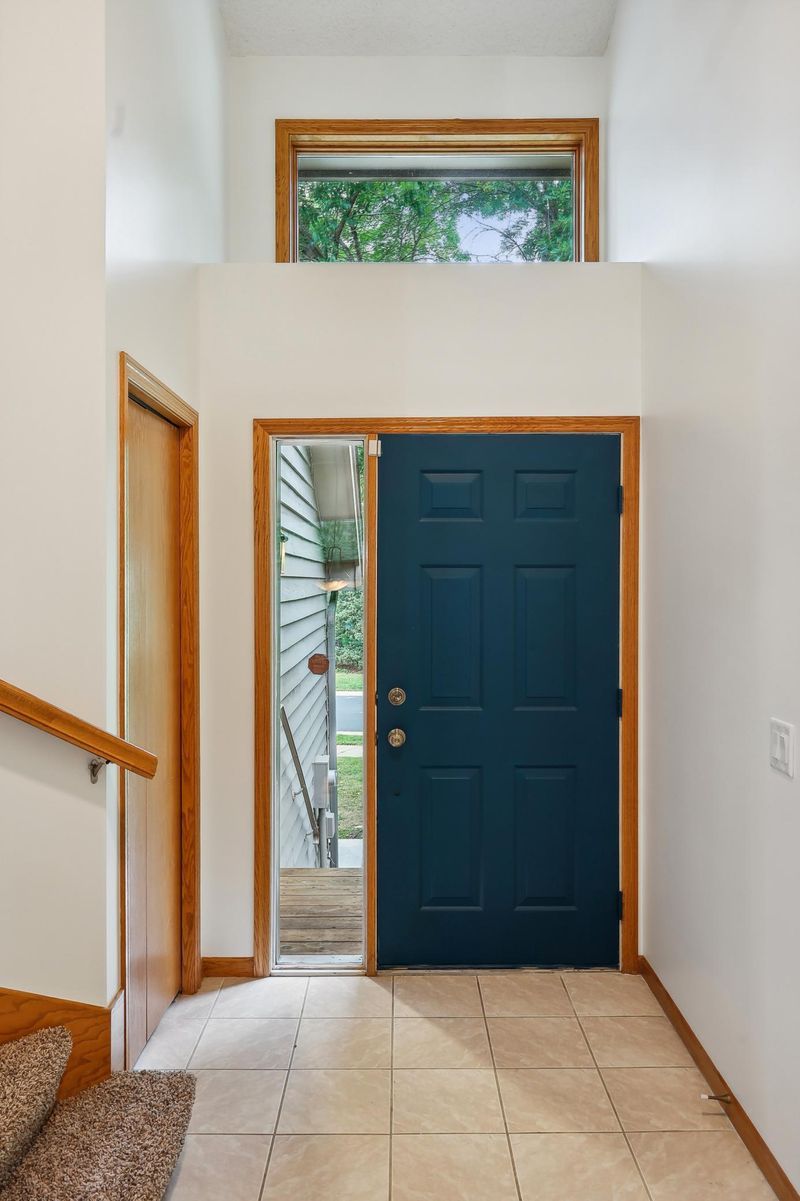 6255 Sequoia Cir, Eden Prairie, MN 55346