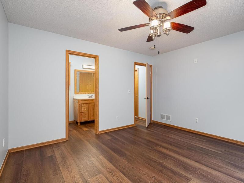 8839 Farmstead Ct, Monticello, MN 55362