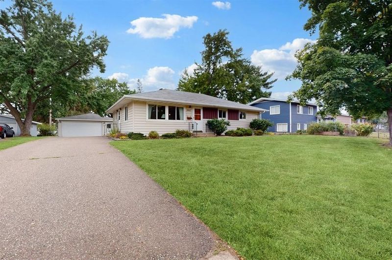2907 Nash Rd, Brooklyn Center, MN 55430
