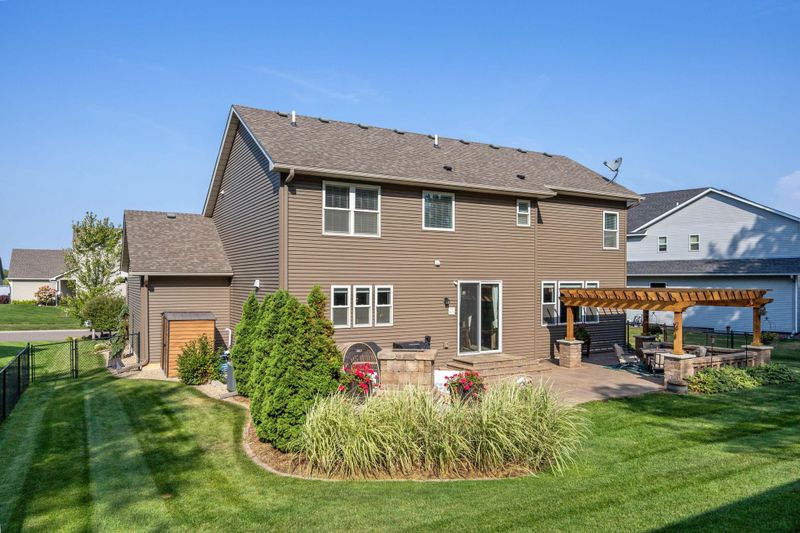 20384 Hampton Ave, Lakeville, MN 55044