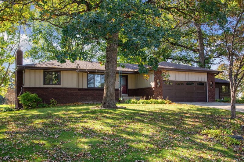 1081 Oak Rd, Shakopee, MN 55379