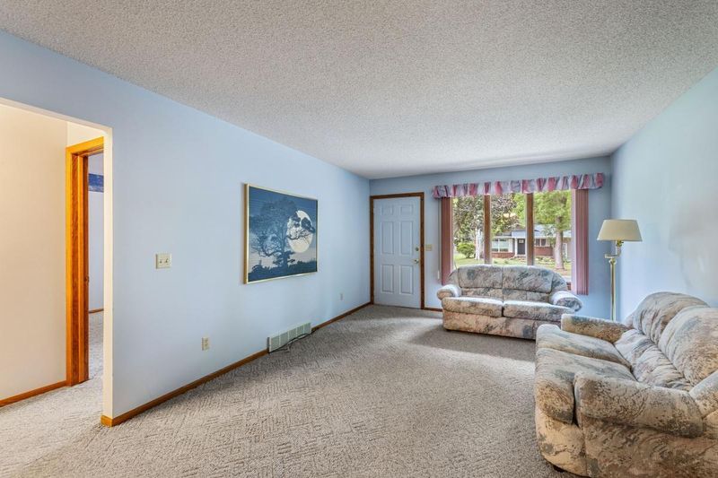 1008 Morgan Rd, River Falls, WI 54022