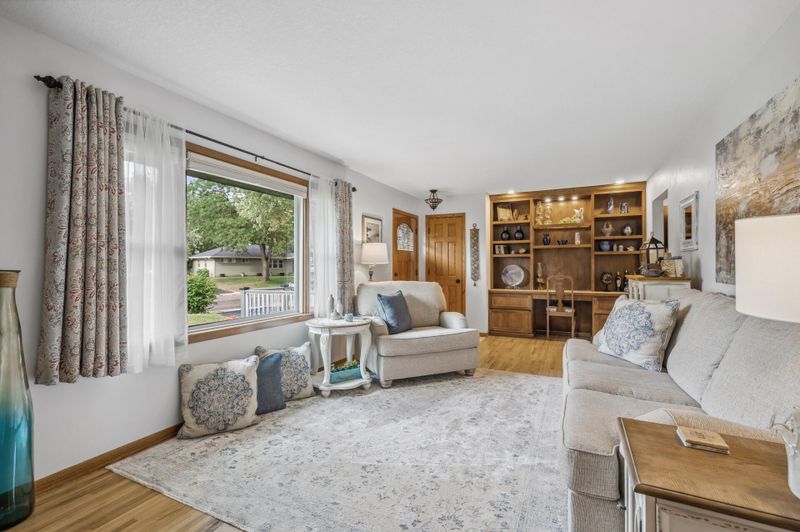 25 W 104th St, Bloomington, MN 55420